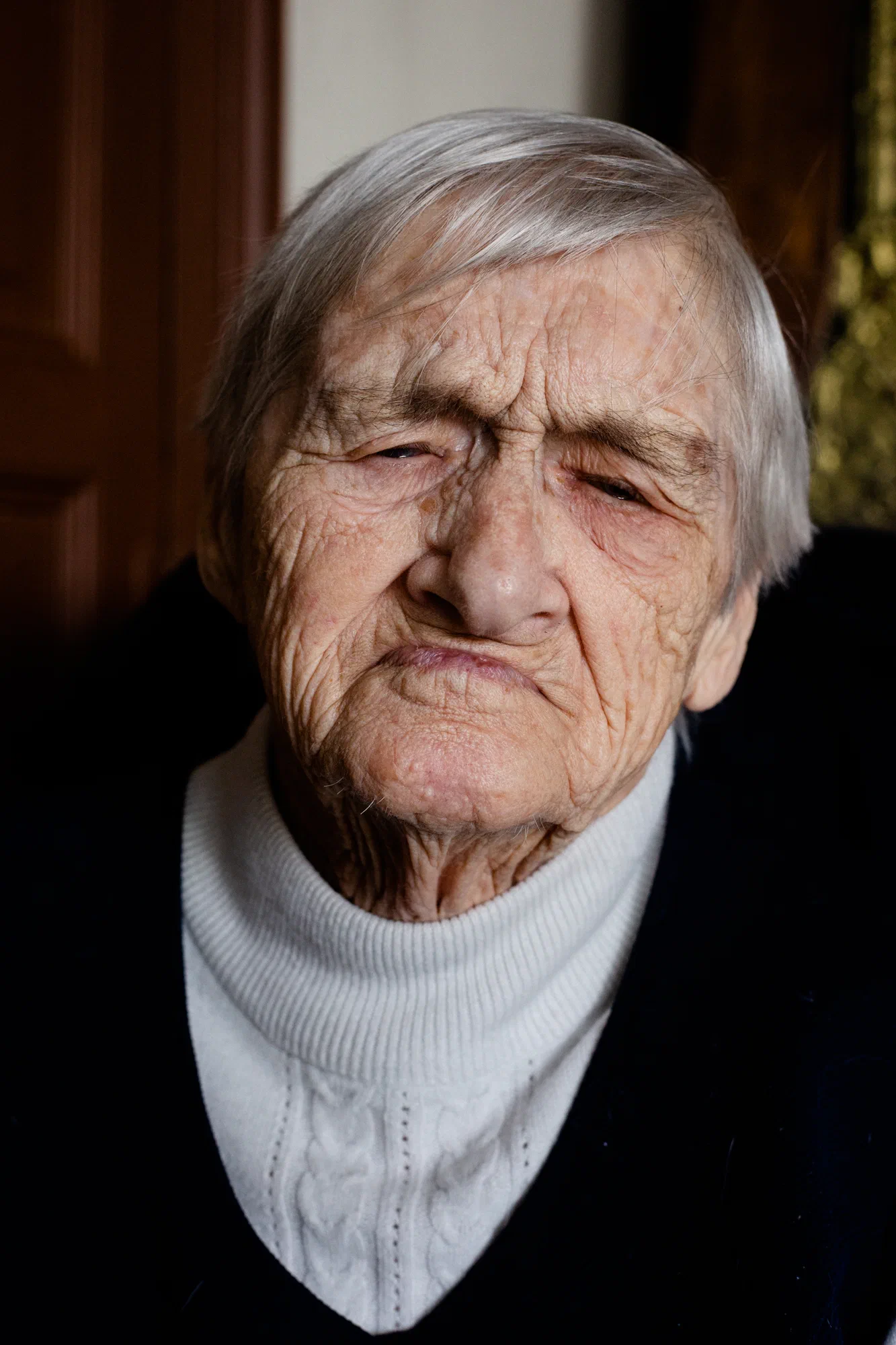 Madeleine Mosnier, 97 ans lors de la prise de vue. Son oncle vivait et travaillait au Mazet, le site de lavage. A l'époque, huit cafés étaient ouverts à Louroux-de-Bouble, un village voisin d'Échassières où habitaient de nombreux mineurs. On y comptait aussi deux docteurs.